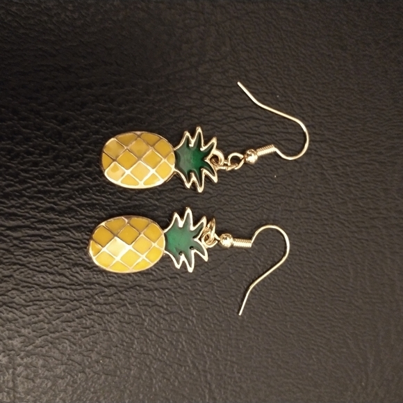 Earrings - Picture 4 of 4